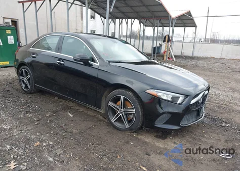 2020 Mercedes-Benz A 220 4Matic z USA, uszkodzony, nr VIN W1K3G4FB8LJ216210